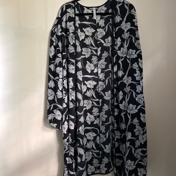 Floral Sweeper - Picture 4 of 5